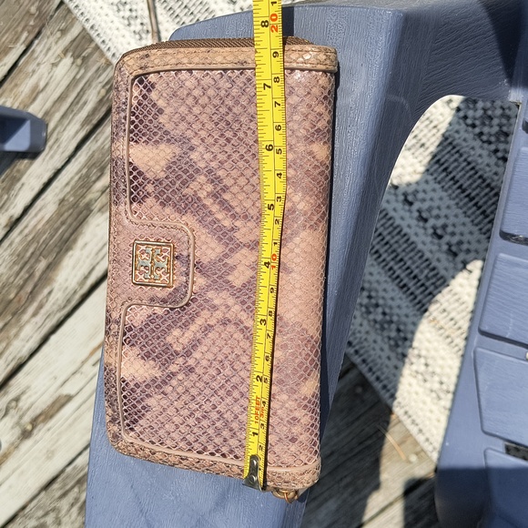 Tory Burch Wallet Leather Snake Print Continental Zip Gold Logos Pulls 8"x4"Rare - Picture 10 of 10
